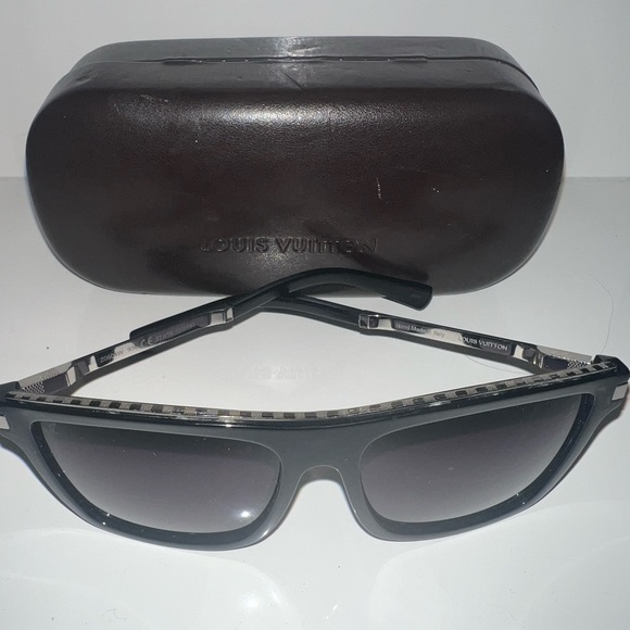 Louis Vuitton Sunglasses - Picture 3 of 5